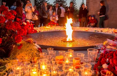 Сегодня вечером на Монументе славы в Колывани и в других населенных пунктах можно будет зажечь свечу памяти