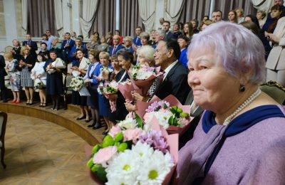 Андрей Травников поздравил учителей с профессиональным праздником и наградил лучших педагогов