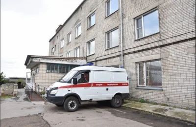 Вход в больницу — на ул. Московская