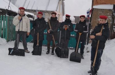 «Свои люди» помогают семьям героев