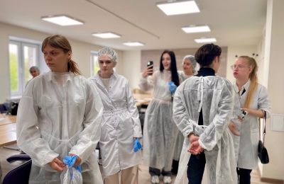 Новосибирский медколледж помогает подросткам-сиротам стать медиками