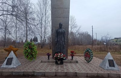 В Соколово завершили реконструкцию памятника «Скорбящая вдова»