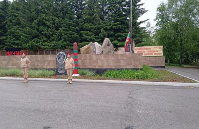 Пограничники на море и на суше