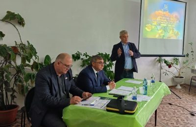 Правила, маркировку, содержание пчел обсудили на совещании в Колывани