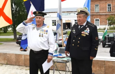«Целого моря счастья, братишки!»