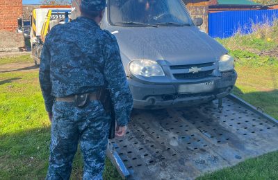 В Мошковском районе судебные приставы изъяли автомобиль за долги