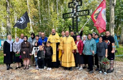 В селе Сидоровка Колыванского района освящен поклонный крест