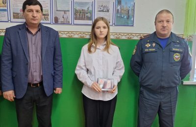 Медаль отца передали дочери