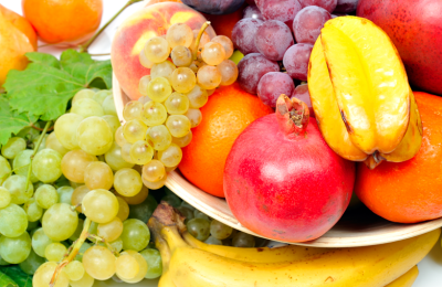 Новогодняя радуга на тарелке: выбираем фрукты для праздничного застолья