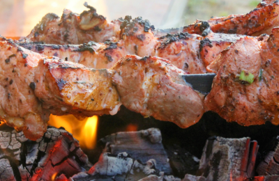 Как правильно выбрать мясо для новогоднего шашлыка
