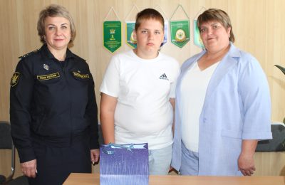 Судебные приставы поддержали мальчика с непростой судьбой: подарок ко Дню защиты детей